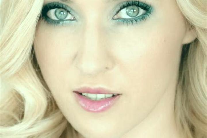Aces & Eights (Red Rake) slot